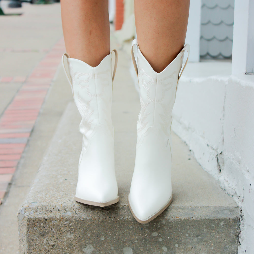 
                      
                        Dolly Western Boots - White
                      
                    